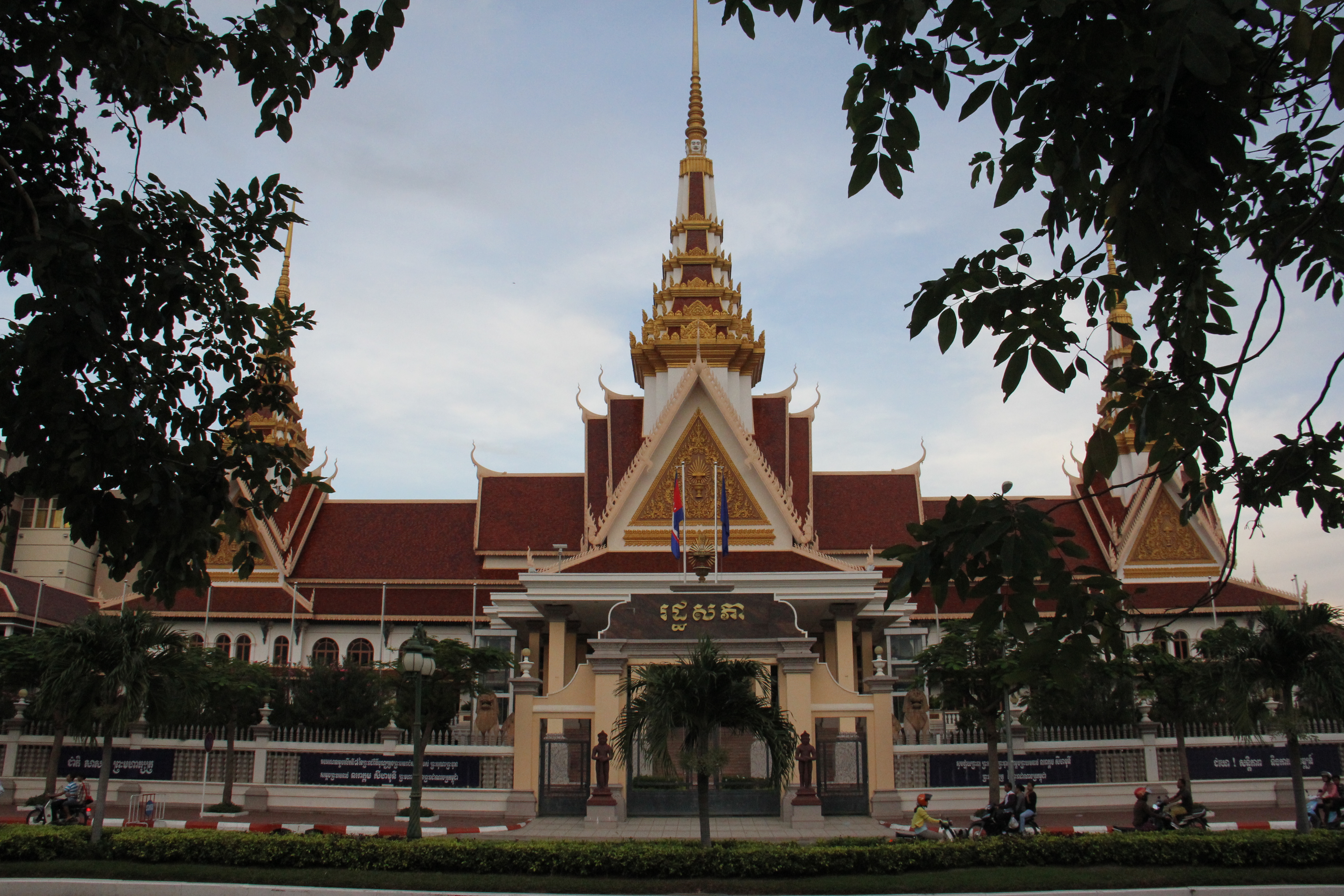 រដ្ឋ​សភា​មិន​អាច​ផ្អាក​ការ​អនុម័ត​សេចក្តី​ព្រាង​ច្បាប់​ទាក់​ទង​តុលាការបានទេ​